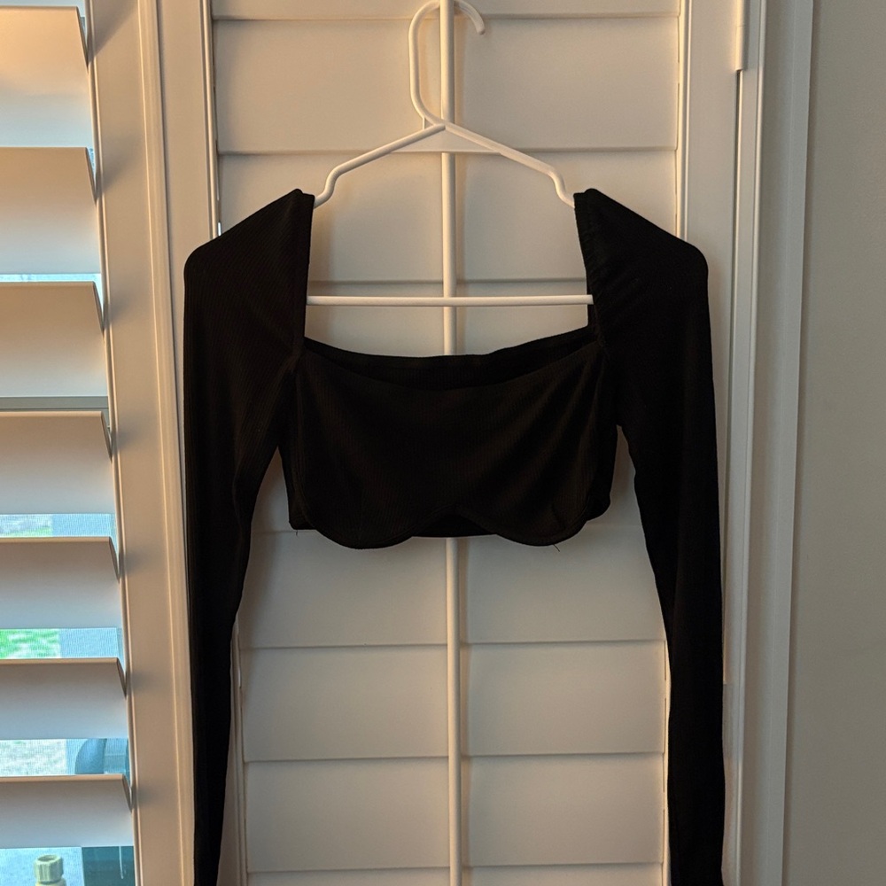 Black Long Sleeve Women's Crop Top